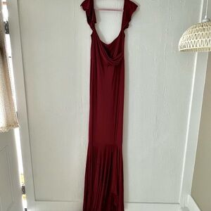 Elegant Burgundy Maxi Dress